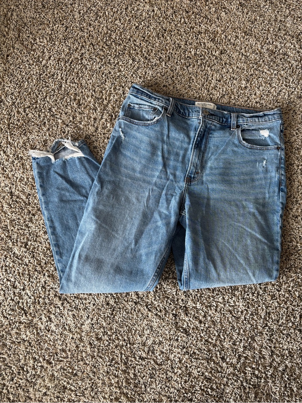 Women’s Light Blue Distressed Straight-Leg Jeans